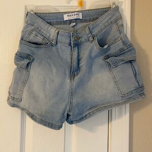 Wax Jean Collection Womens Light Wash Cargo Jean Shorts Size M